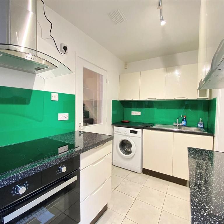 2 bedroom terraced house to rent - Photo 1