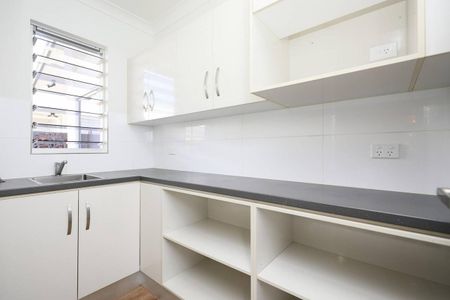 Modern Luxury - Ex Display Home - Full AC - Solar - Photo 3