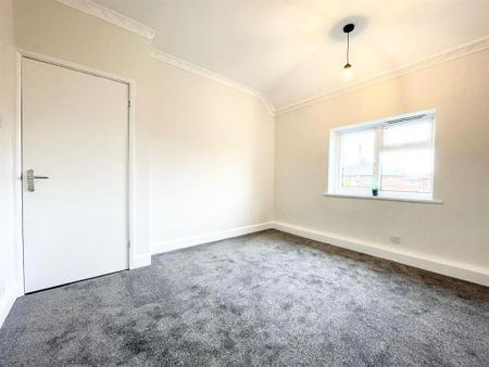 2 bedroom semi-detached house to rent - Photo 5