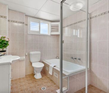 Impressive Modern Residence, Embracing a Cosmopolitan Lifestyle - Photo 5