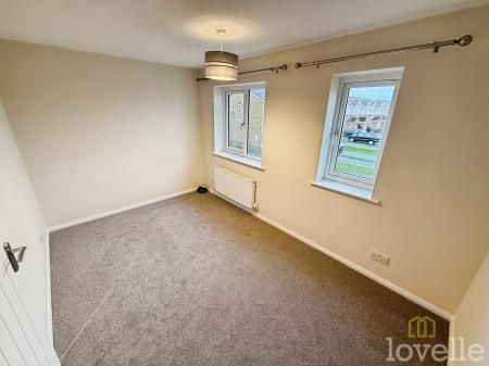 2 bedroom Semi-detached house To Let - Photo 5