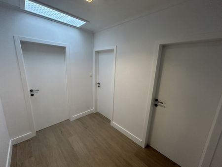 Mooi opgefrist appartement met ruime kamers - Photo 2