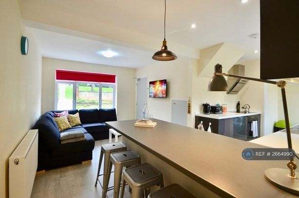 6 bedroom terraced house to rent - Photo 1