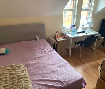49 Elaine Street, Belfast BT9 5AR - Photo 2