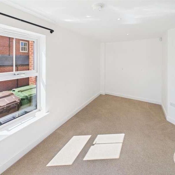 Kirkham Crescent, Leeds - Photo 1