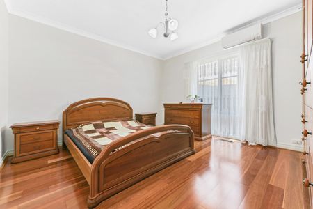 Charming 3-Bedroom Unit in the McKinnon Secondary College Zone - Photo 4