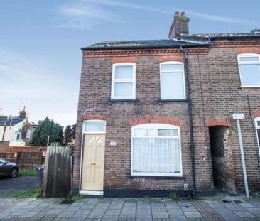 3 bedroom end of terrace house to rent - Photo 2