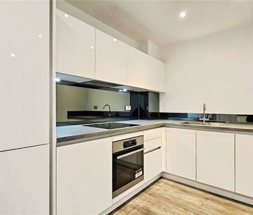 Fairfield Avenue, Staines-upon-Thames, Surrey, TW18 4JH - Photo 6