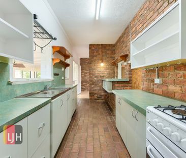 2 BEDROOM + STUDY + RUMPUS WITH AIR CONDITIONING! - Photo 3