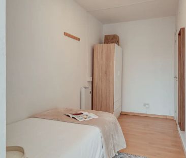 Room in a shared 10-bedroom apartment for rent in la Dreta de l'Eixample perfect for professionals. - Foto 6