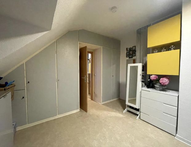 NAHE HELIOS: GEMÜTLICHE 2-ZIMMER-DG-WOHNUNG MIT BALKON ZU VERMIETEN! - Foto 1