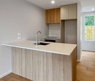 SPREYDON - MODERN TOWNHOUSE, TWO BEDROOMS, SINGLE GARAGE - Photo 2