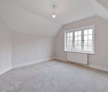 A detached four bedroom home, located in a highly sought after posi... - Photo 5