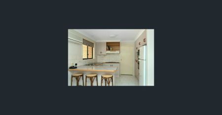 Fantastic family home in a great area! **Break Lease - $460/week until end of current lease 02/02/26 then $540/week for 12 months** - Photo 2