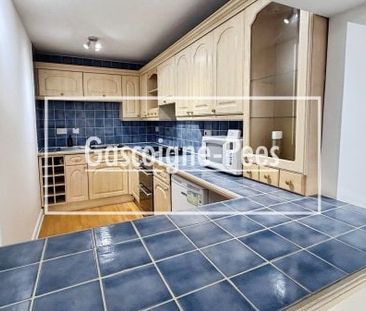 Basingstoke, RG23 - Photo 4