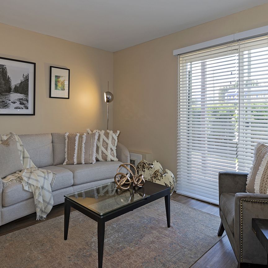 D,E - 2 Bed, 1 Bath - Photo 1