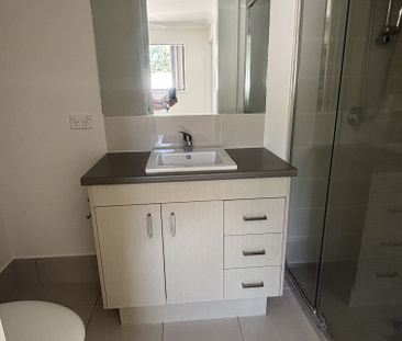 Low Maintenance & Freshly Updated - Photo 5