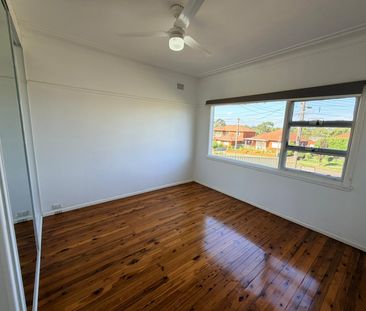 Large Family Home!! - Photo 3