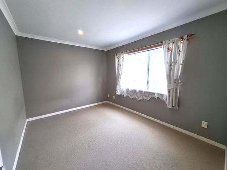 25 Louvain Avenue, Mount Roskill - Photo 2