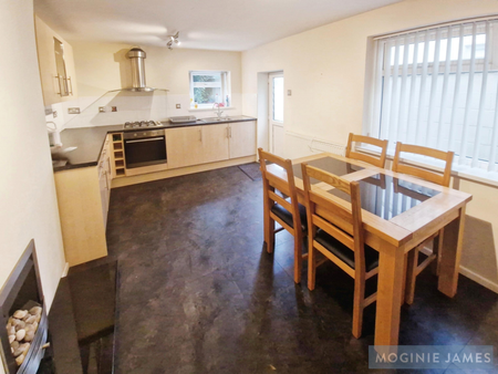 4 bedroom terraced house to rent - Photo 3