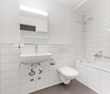 Beautiful living with own garden seating area - Photo 5