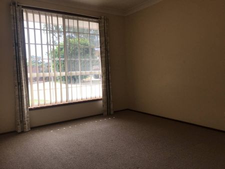 THREE BEDROOM VILLA IN QUIET CUL-DE-SAC - Photo 5