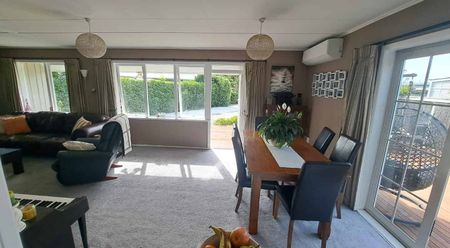 Family living in Frederick Street - Photo 3