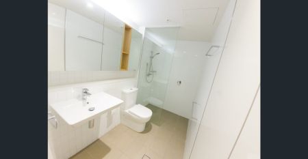 Spacious One Bedroom + Study in Prime Location - Photo 3