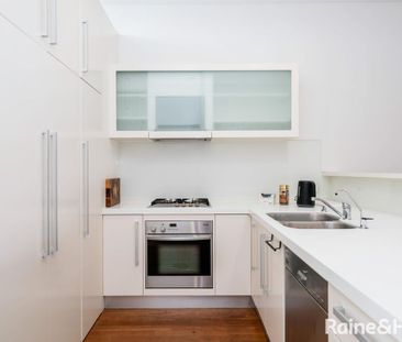 Simply Irresistible! - City Living at its best - Photo 1