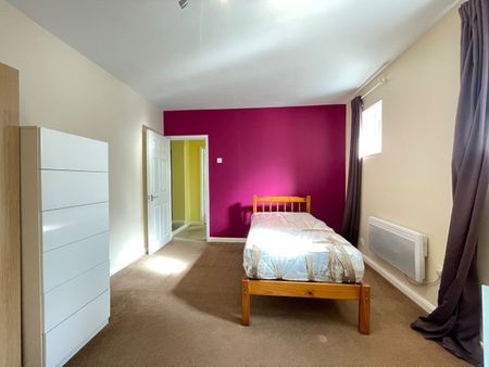 Room in a Shared Flat, Wood Street, E17 - Photo 4