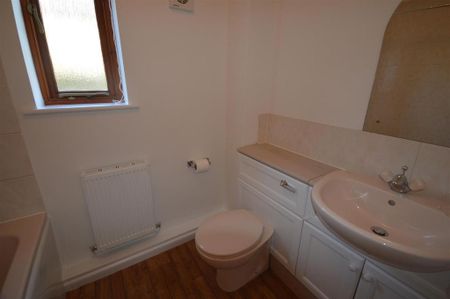 2 bedroom semi-detached bungalow to rent - Photo 5