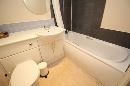 3 bedroom flat to rent - Photo 5