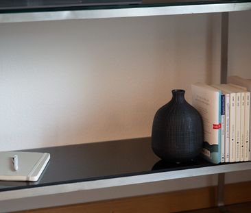 Charmante, möblierte 2.5-Zimmer-Attikawohnung mit Balkon in Zürich Wiedikon - Photo 1