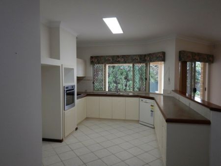 Spacious Living in Mount Pleasant - Photo 5