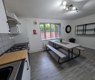 6 Bed Terraced House, Denison Court, NG7 - Photo 4