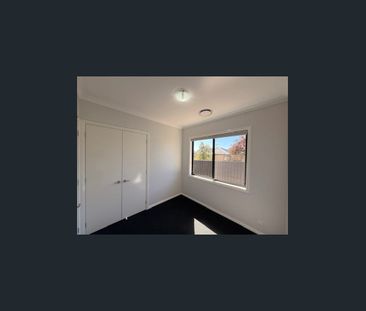Modern Family Living in Convenient Location - Photo 4
