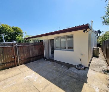 Charming Renovated Semi Cottage in Sought-After Dulwich Hill - Photo 6