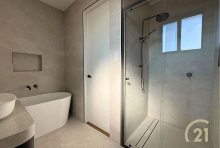 Brand New Five Bedroom&comma; Duplex&excl; - Photo 4