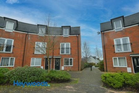 5 bed terraced house to rent in Comet Avenue, Newcastle-under-Lyme, Staffordshire - Photo 5