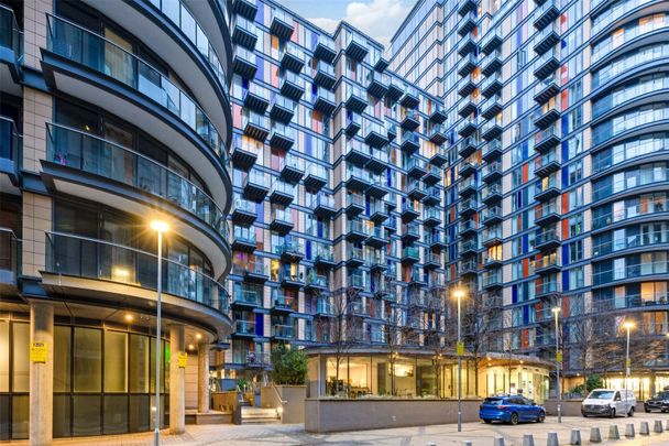 Millharbour, Isle Of Dogs, London, E14 flat to rent - Photo 1