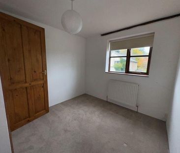 2 bedroom end of terrace house to rent - Photo 3