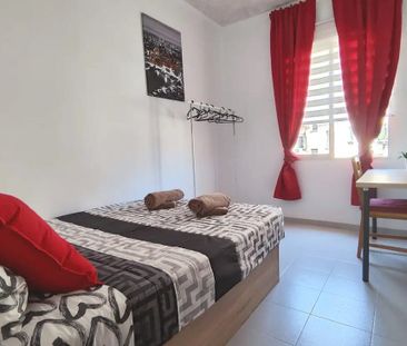 Carrer Sants Just i Pastor, Valencia, Valencian Community 46022 - Photo 6