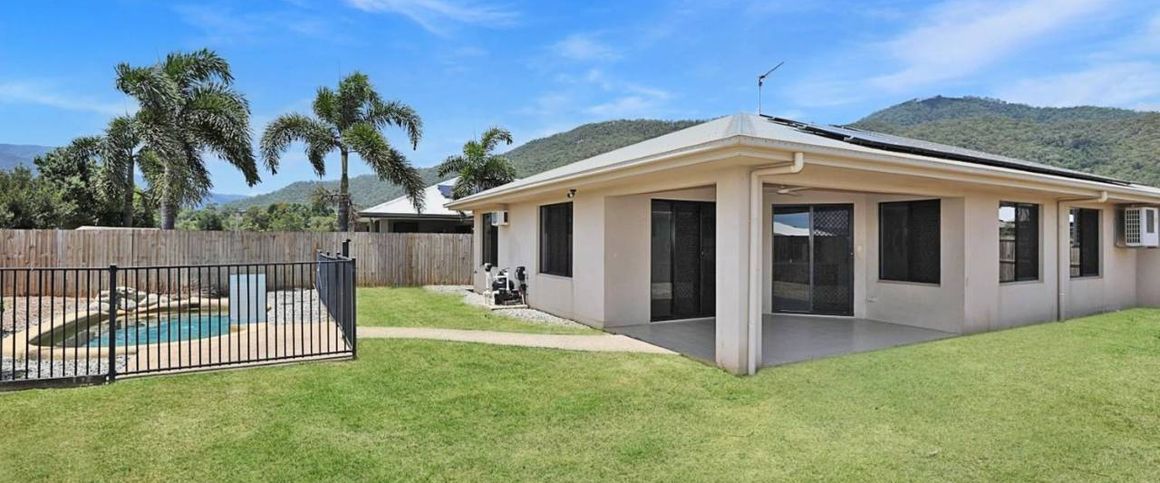 Air Conditioned and Tiled Home - Pool - Solar Power - Photo 1