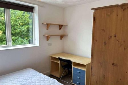 Bedroom Detached House In Winton, BH9 - Photo 5
