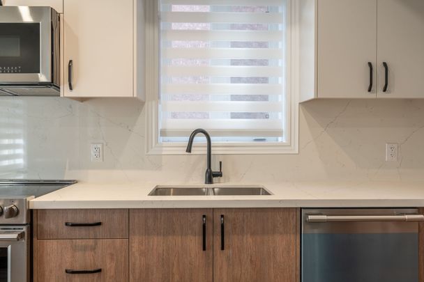 For Lease - 2339 Awenda Drive Unit# A, Oakville, Ontario - Photo 1