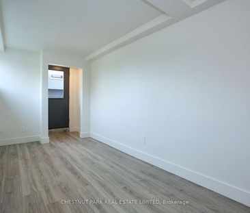 Beautiful Multiplex 1 Bed 1 Bath! - Photo 2