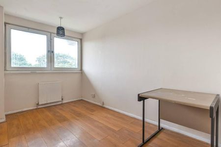 3 bedroom flat to rent - Photo 4