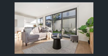 Immaculate Townhouse in Central Location - Photo 2