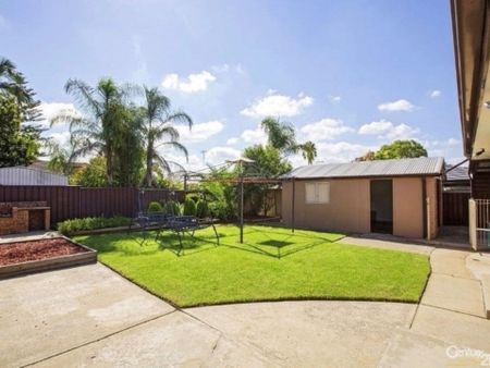 Well Presented Three-Bedroom Home&excl; - Photo 2