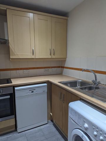 2 bedroom flat to rent - Photo 3